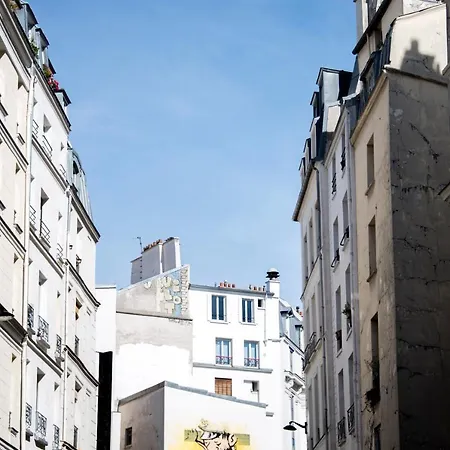 Veeve - By The Palais Royal *